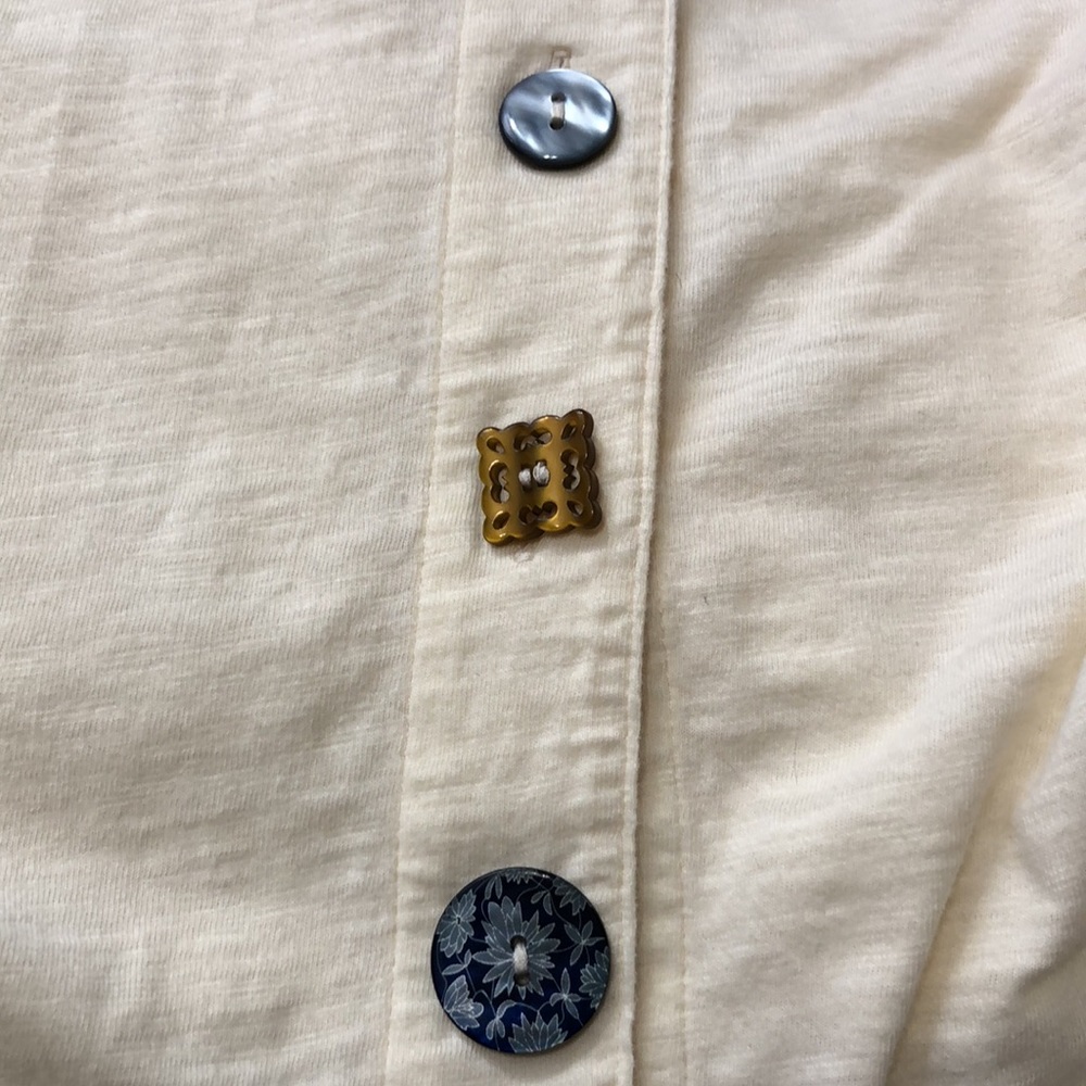 SOFT SURROUNDINGS Top with Vintage Charm Buttons Pale Yellow, Ecru, Cream Size S - Picture 6 of 7